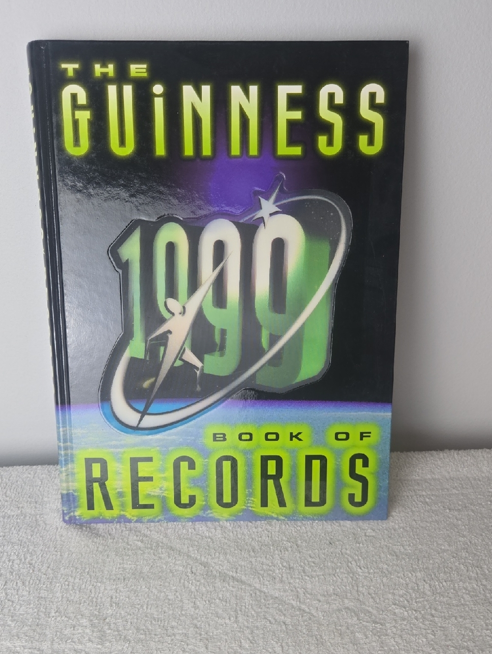 Guinness 1999 Book of Records - Neon Green and Black Cover